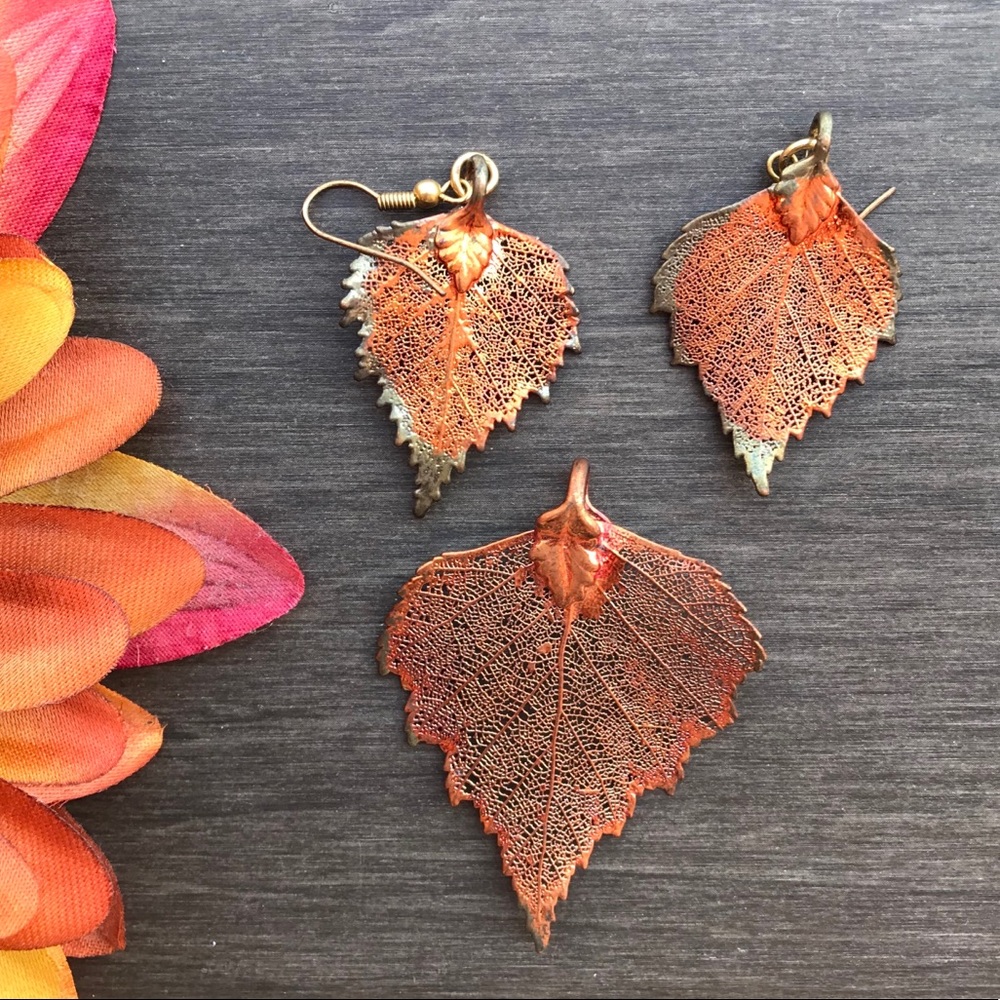 FALL-in love w/ these Set of Earrings & Pendant 🍂